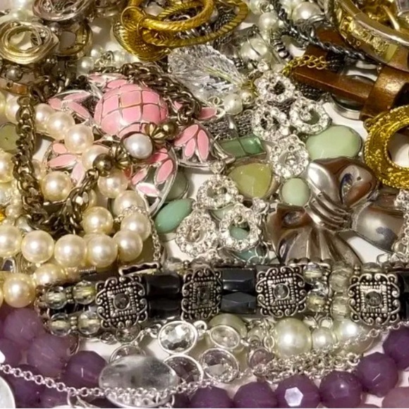 1.5 Lb Vintage 2 Modern Jewelry Lot~ GRAB BAG - Picture 6 of 7